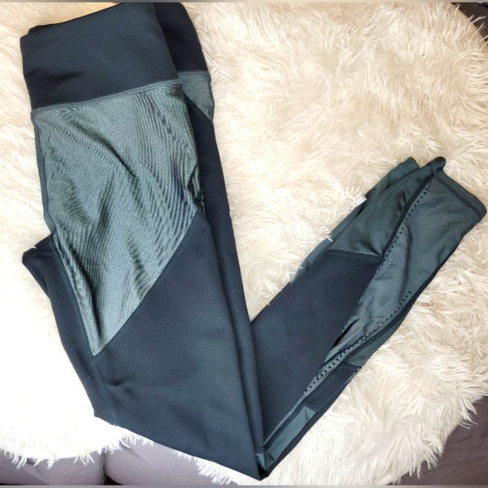 CLEARANCE Fabletics Powerhold Leggings sz XS